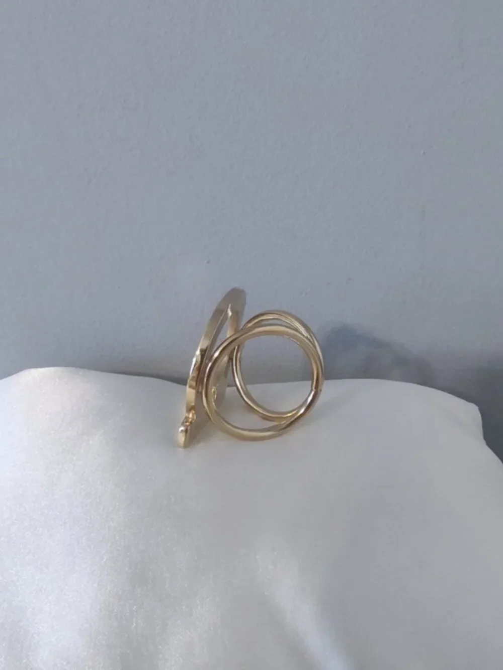 Salvatore Ferragamo gancini goldtone scarf ring EUC